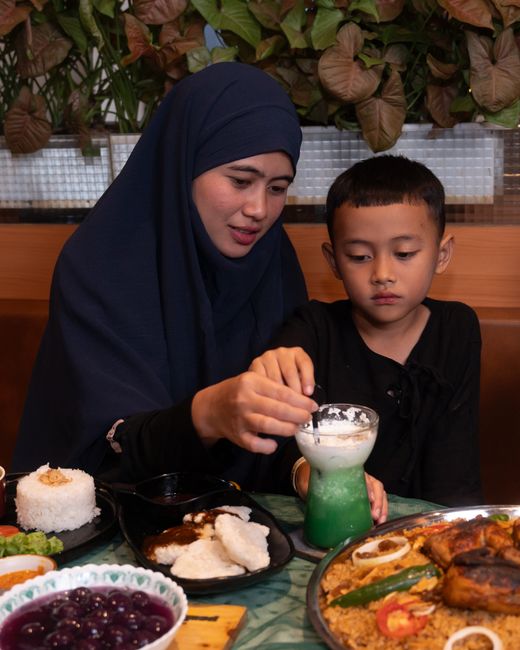 Family enjoying a meal together at a family-friendly restaurant