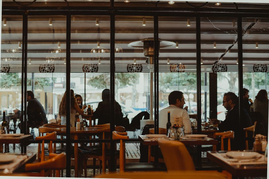 Casual restaurant setting for group dining